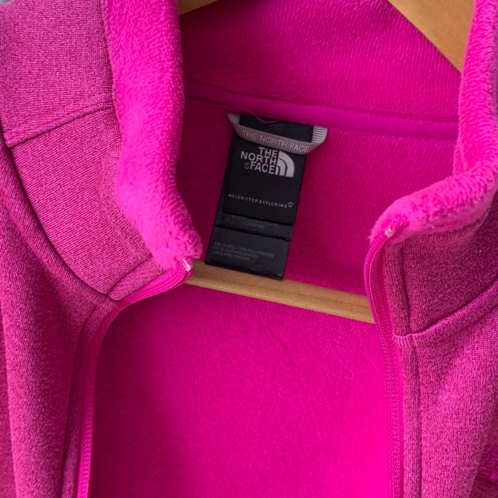 Magenta North face fleece. XS-super comfortable!